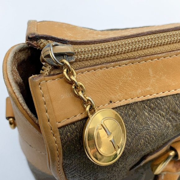 GUCCI Vintage Canvas GUCCI Logo Handbag in Tan - Picture 11 of 16